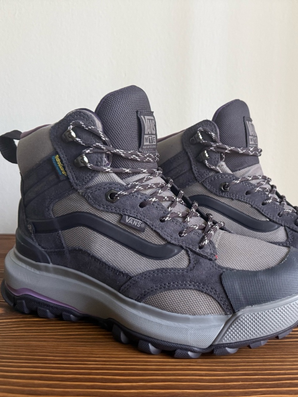 Vans MTE Crestline Waterproof Boots Dark Gray VN000CVQBFB Men's 8 Women's 9.5